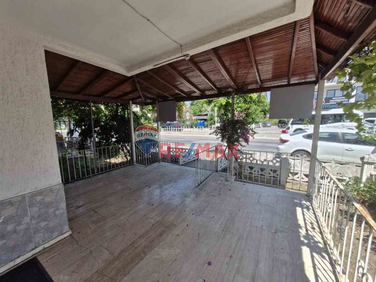 FETHİYE AKARCA’DA 3+1 VİLLA – SAHİLE YAKIN, OFİS VE KONUT İÇİN UYGUN