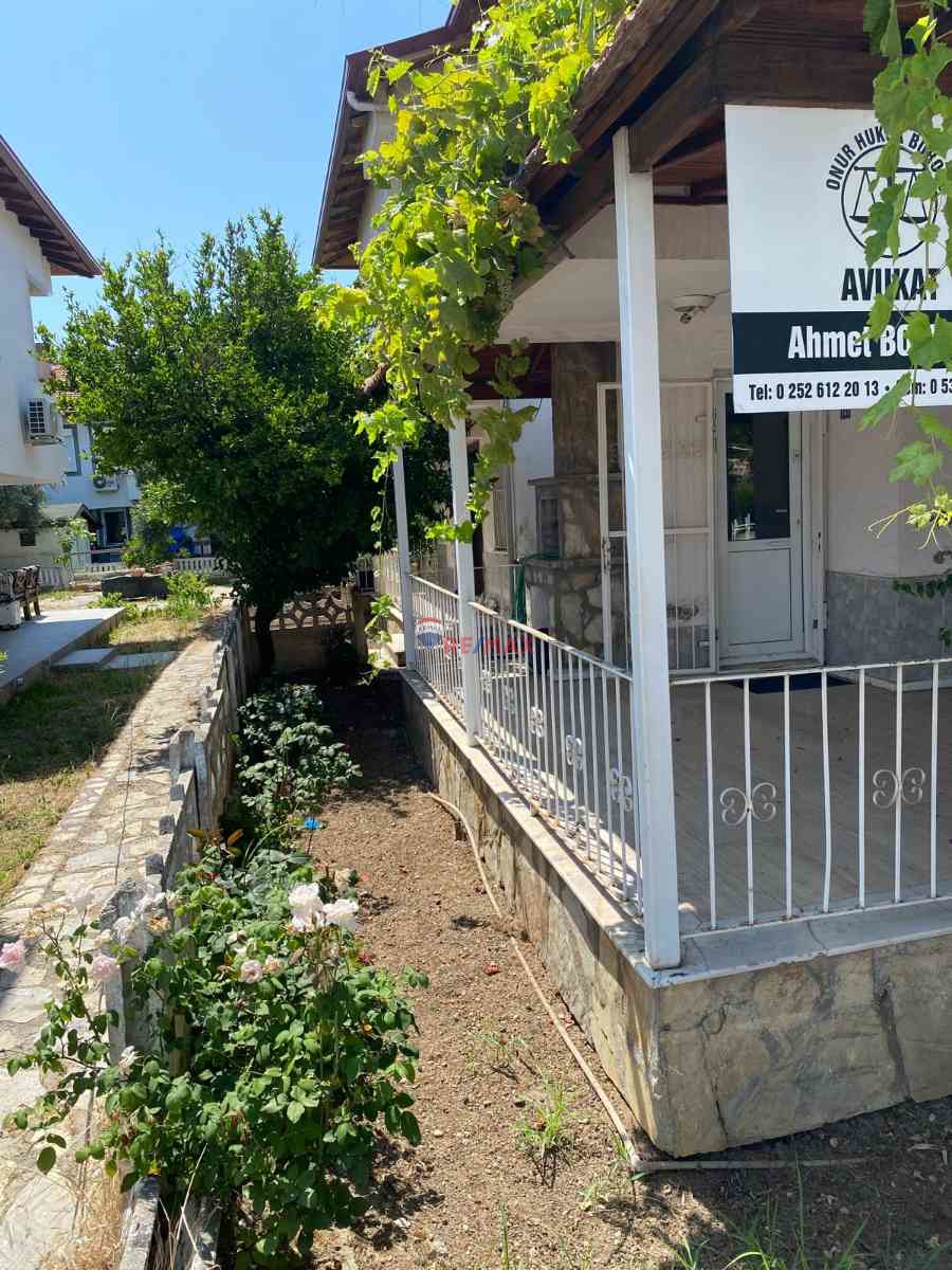 FETHİYE AKARCA’DA 3+1 VİLLA – SAHİLE YAKIN, OFİS VE KONUT İÇİN UYGUN