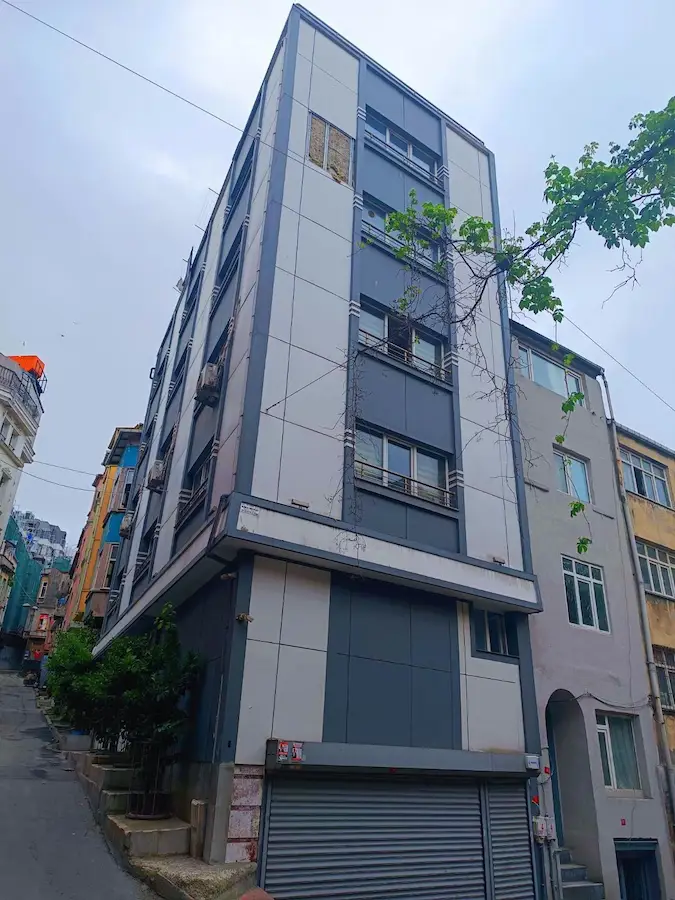 TAKSIM 'DE 700 M2 6 KATLI KOMPLE KIRALIK TICARI BINA