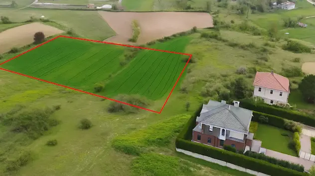ARNAVUTKÖY DURUSU'DA EŞSİZ KONUMDA 1592 M2 VİLLA İMARLI ARSA