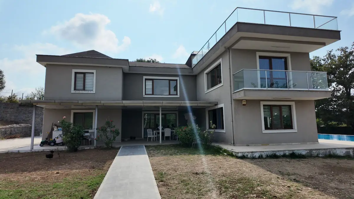 REMAX'DAN GEBZE KARGALI KÖYÜNDE YÜZME HAVUZLU SATILIK VİLLA
