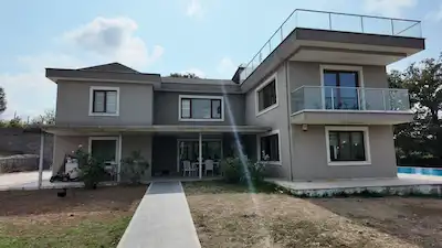 REMAX'DAN GEBZE KARGALI KÖYÜNDE YÜZME HAVUZLU SATILIK VİLLA