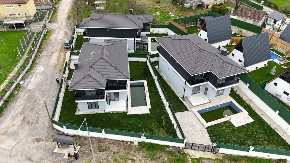 KOCAELİ DERBENT'TE 4+1 MÜSTAKİL HAVUZLU VİLLA 