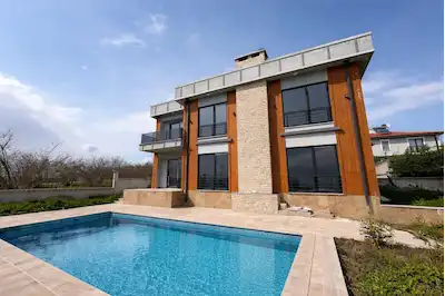 REMAX MAVI'DEN HAVUZLU SIFIR VILLA