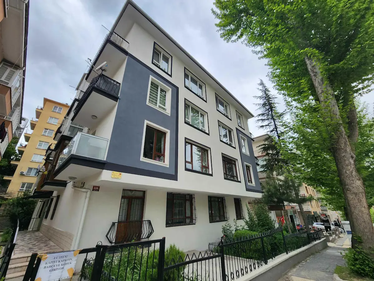ÇANKAYA DİKMEN HARBİYE MAHALLESİ'NDE MERKEZİ KONUMDA 2+1 SATILIK DAİRE