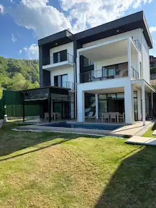 SAPANCADA DOĞA IÇINDE GÖL MANZARALI, ISITMALI HAVUZLU YAZ KIŞ KULLANIMA UYGUN ULTURA LÜX VILLA