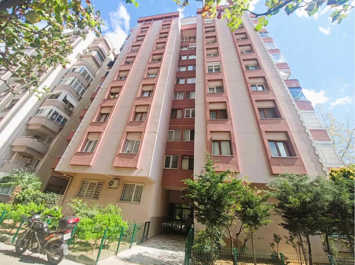 MALTEPE YALI MAHALLESİ’NDE DRAGOS SAHİLE KOMŞU MARMARAY’A 3 DK. MESAFEDE SATILIK 3+1