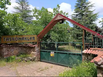 KARTEPE MAŞUKIYE TAŞ KONAKLAR SITESINDE SATILIK MÜSTAKIL VILLA | 4+1 BAHÇELI DOĞA İÇERISINDE YAŞAM