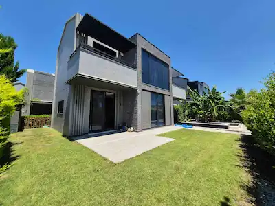 KUŞADASI AVM YANI GÜVENLİKLİ SİTEDE ULTRA LÜX 4+1 HAVUZLU VİLLA