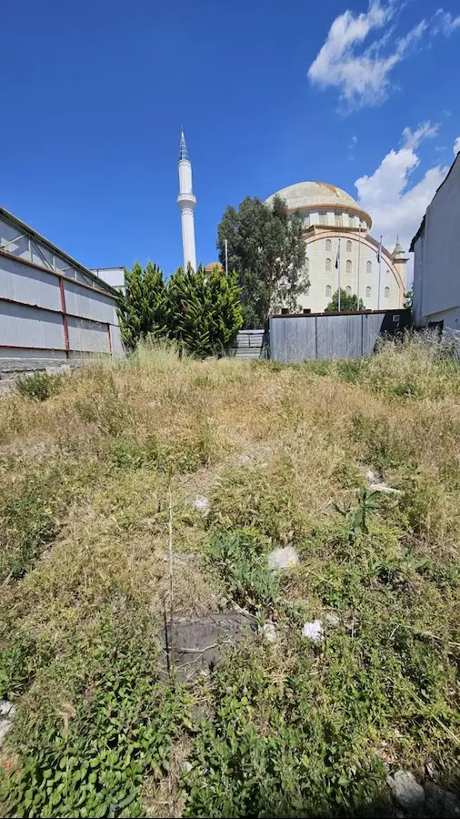 ZIYA PAŞA CADDESI ÜZERINDE MERKEZI KONUMDA KONUT IMARLI SATILIK 39 METREKARE HISSELI  ARSA