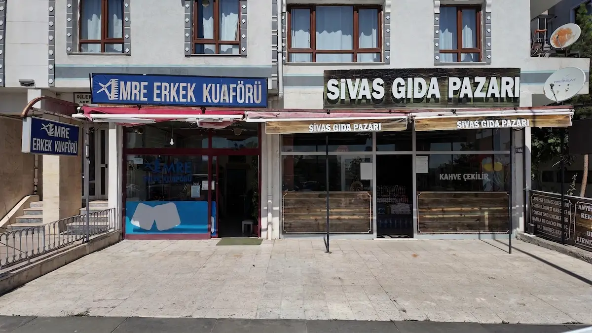 İLKER CADDESİNDE YATIRIMA UYGUN HAZIR KİRACILI DÜKKAN