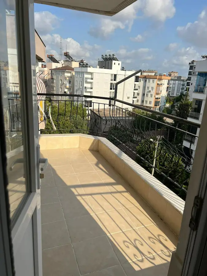 KIZILTOPRAKTA MERKEZİ LOKASYONDA 2+1 DAİRE