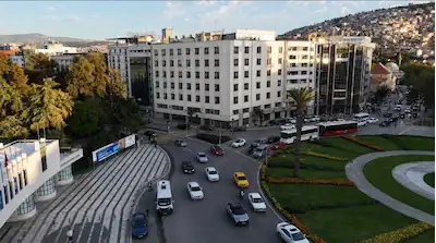 İZMIR BASMANE MEYDANINDA KÖŞE KONUMDA SATILIK 10 KATLI OTEL BİNASI