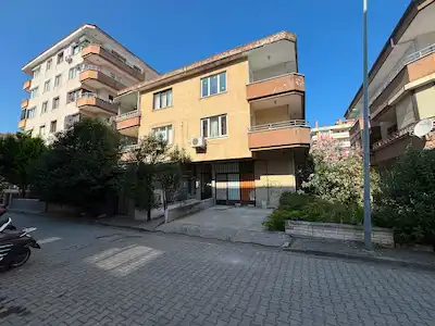 REMAX ŞEHIR'DEN YALOVA SAHILE 3.BINA SATILIK 2+1