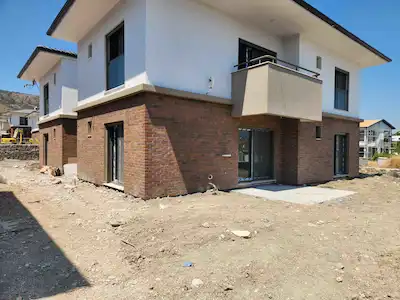 URLA GÜLBAHÇE'DE İYTE'YE YAKIN EŞYALI 1+1 KIRALIK
