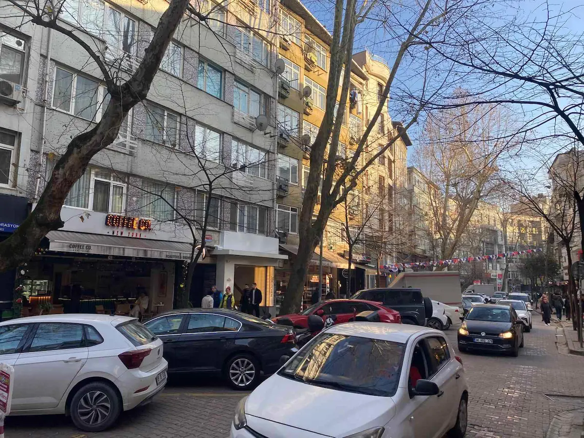 BEŞİKTAŞ TÜRKALİ’DE İŞLEK CADDE ÜSTÜ, GENİŞ CEPHELİ DÜKKAN