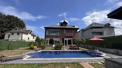 KANDIRA KARAAĞAC'DA 1696 M2 ARSALI 8+1 MÜSTAKIL HAVUZLU VILLA