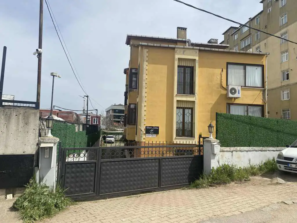 ATAŞEHİR FERHATPAŞA’DA 612 M² ARSA ÜZERİNDE 8 DAİRELİ VE 1 MÜŞTEMİLATLI SATILIK BİNA