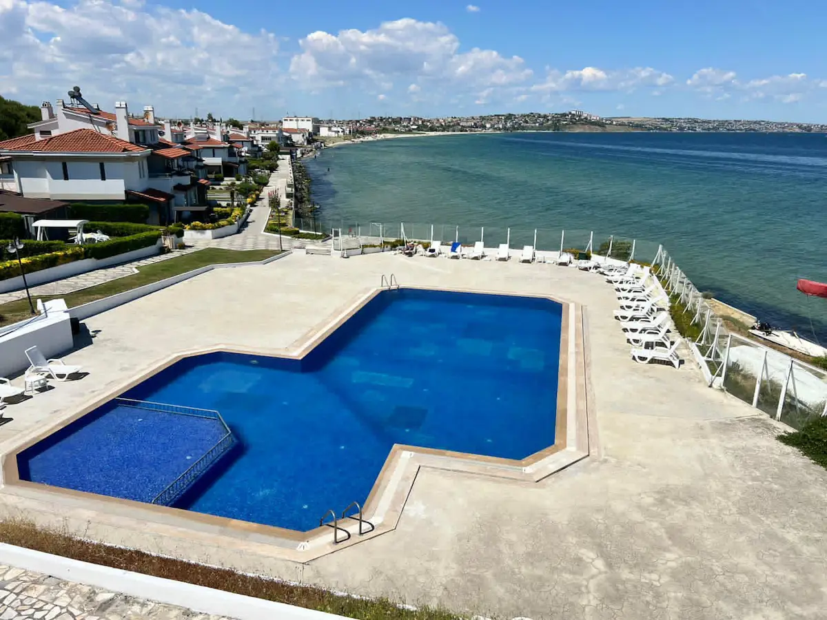 DENİZE SIFIR SİTE İÇİNDE 430 M² DENİZ MANZARALI VİLLA