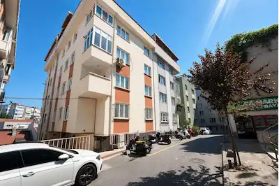 ŞİŞLİ FULYA'DA 85 M² 2+1 METRO-METROBÜSE YAKIN 1. KAT DAİRE
