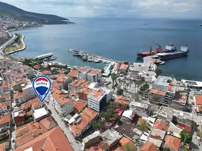DİKİLİ ÇARŞI İÇİNDE KİRACILI, TAPULU KAT MÜLKİYETLİ SATILIK DÜKKAN | KREDİYE UYGUN