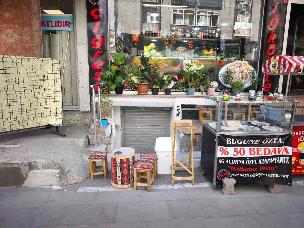 CADDE ÜZERINDE ÇIFT GIRIŞLI 70 M2 KIRALIK DÜKKAN