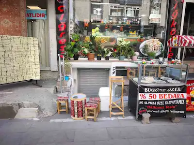 CADDE ÜZERINDE ÇIFT GIRIŞLI 70 M2 KIRALIK DÜKKAN