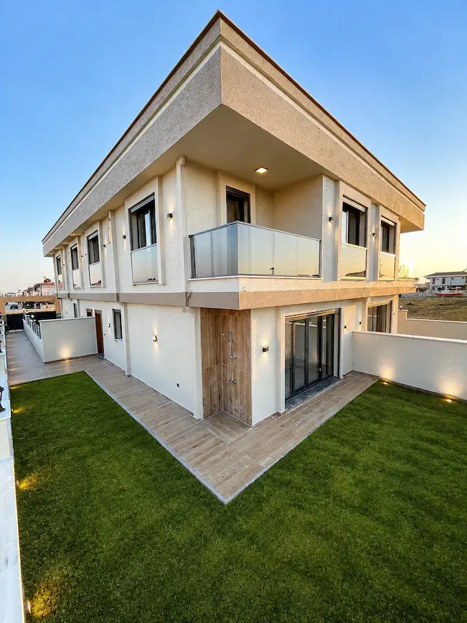3+1 MÜSTAKIL BAHÇELI • ADA MUTFAKLI • SIFIR DUBLEKS VILLA