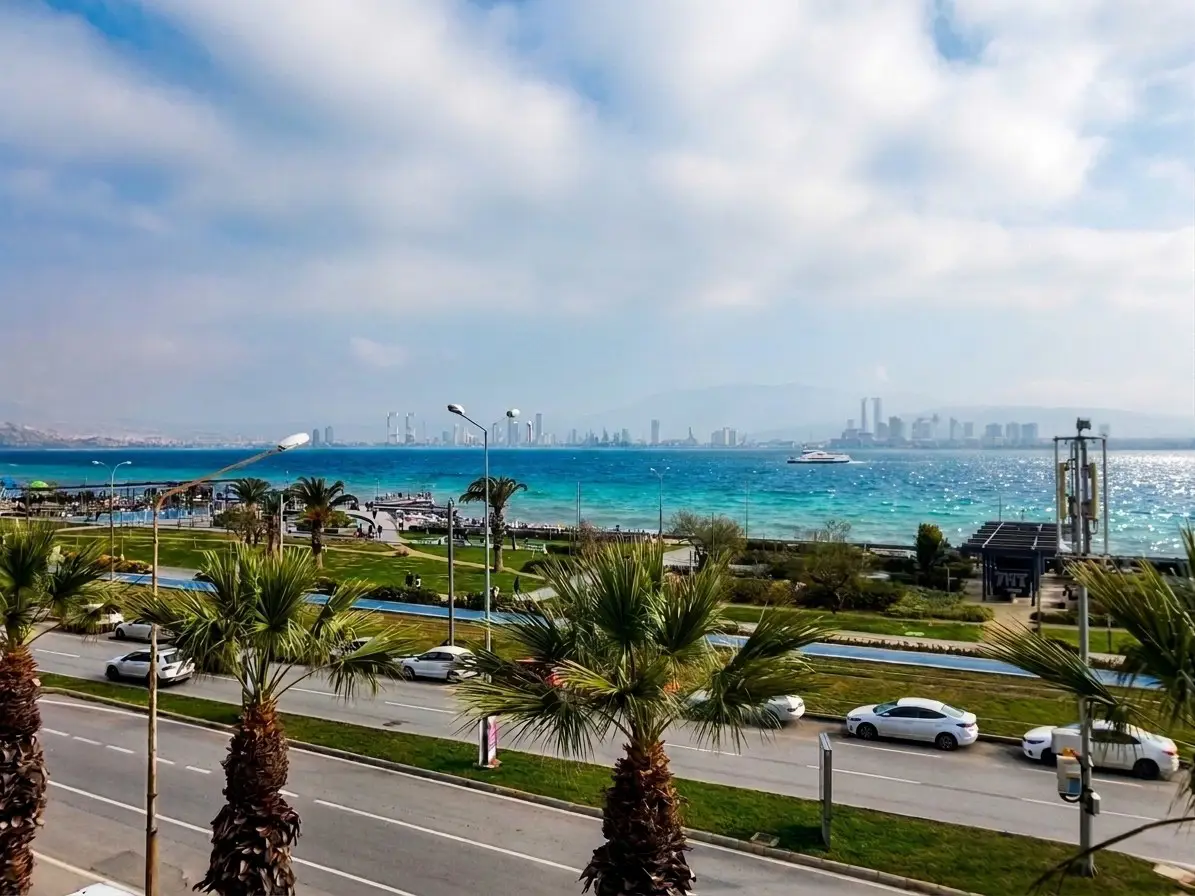 İZMIR KARŞIYAKA YALISINDA FULL DENIZ MANZARALI, OTOPARKLI 4+1