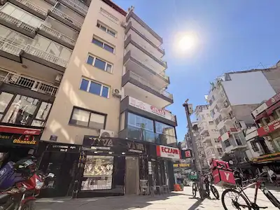 ALSANCAK KIBRIS ŞEHITLERI CADDESİNDE MASRAFSIZ 2 + 1 SATILIK DAIRE