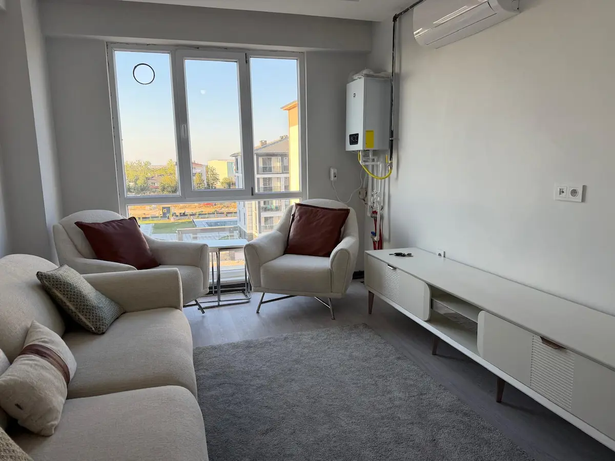 ÇORLU HATİP MAHALLESİNDE LÜKS EŞYALI 1+1 KİRALIK DAİRE