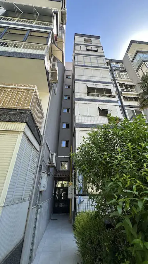EGE – YAŞAR ÜNİVERSİTELERİ VE METROYA YÜRÜME MESAFESİNDE KİRALIK 3+1