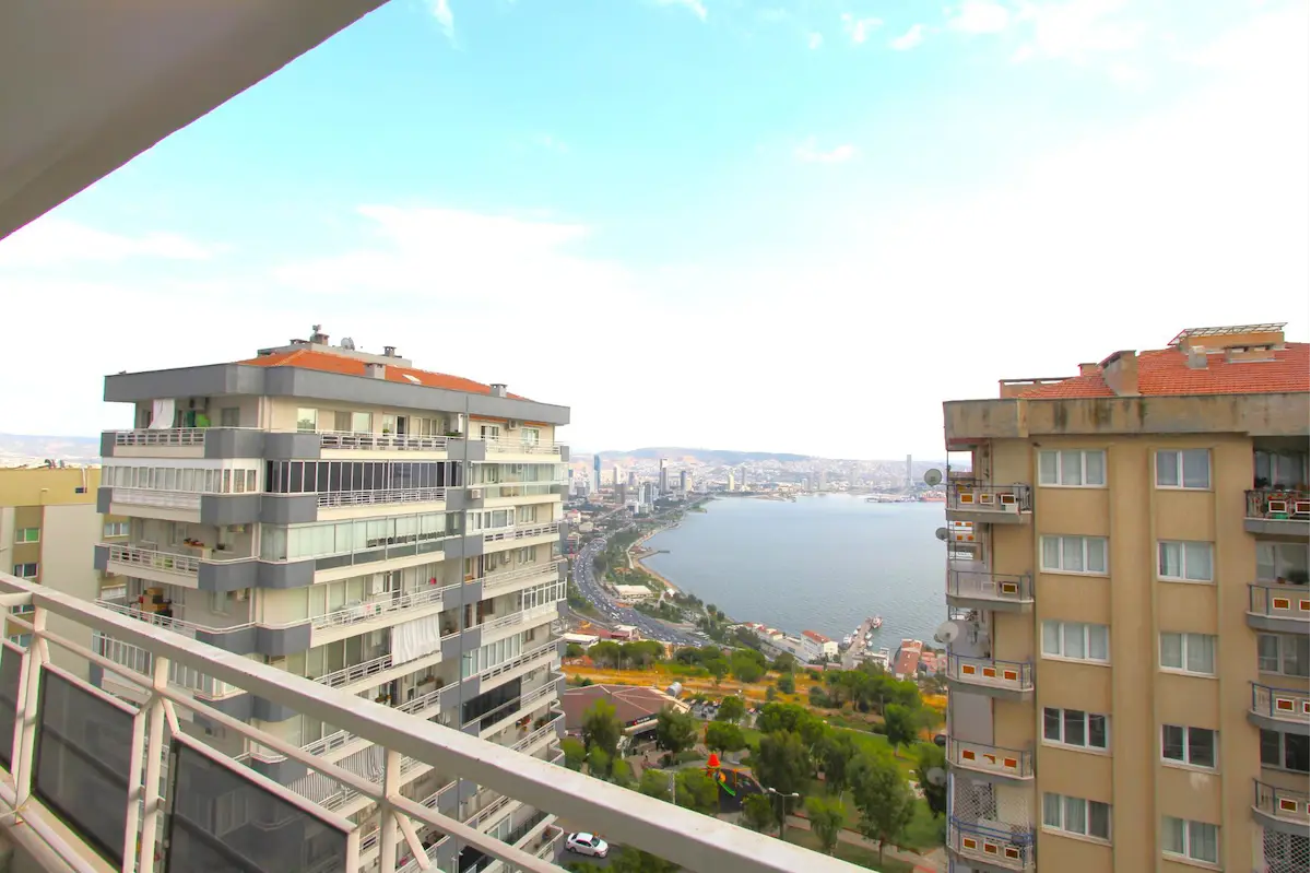 BAYRAKLI YEŞİLSİTEM SİTESİNDE DENİZ MANZARALI SATILIK 3+1 DAİRE