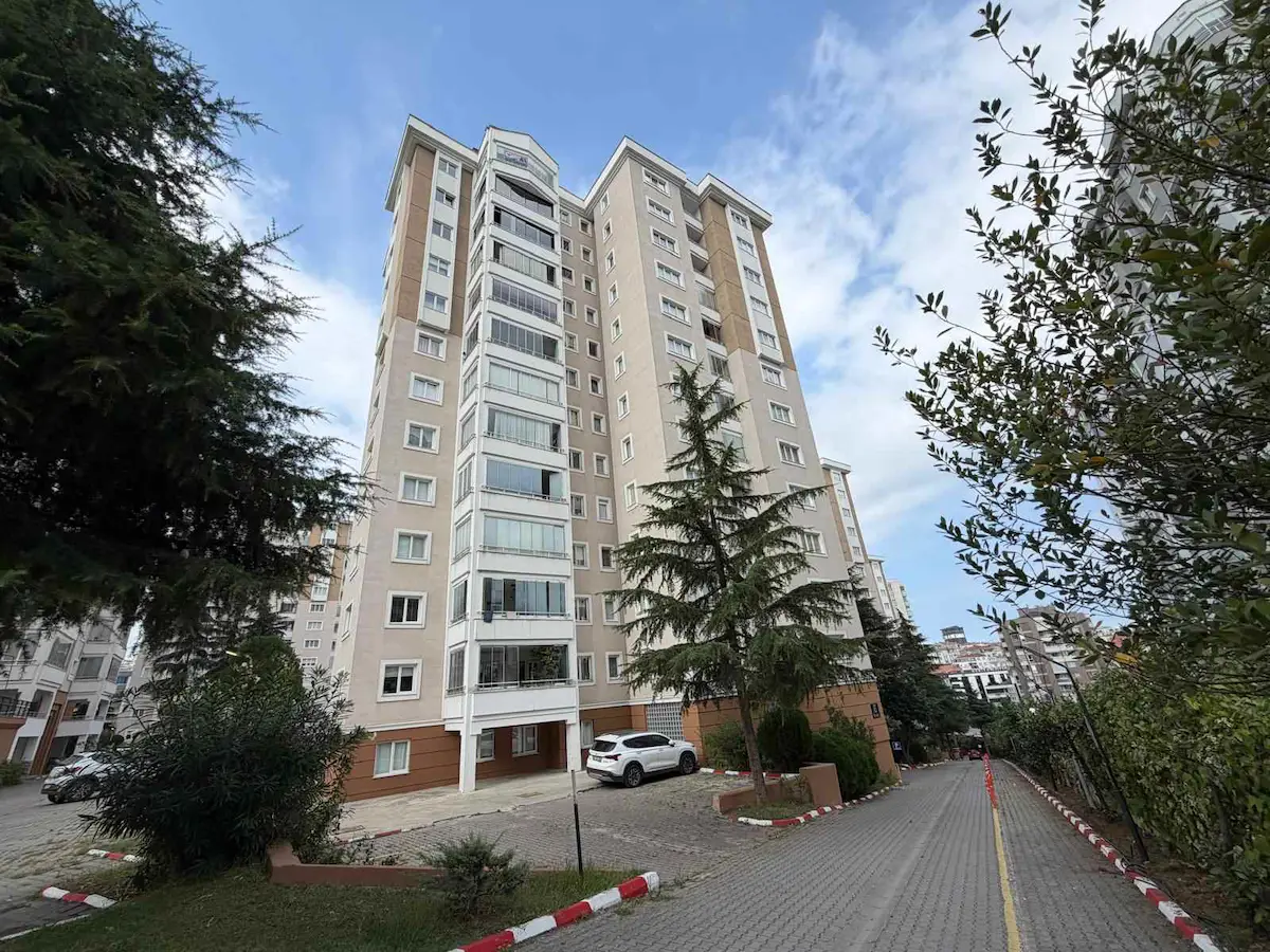 İLKADIM DA DURUŞEHİR SİTESİNDE SATILIK (3+1) DAİRE
