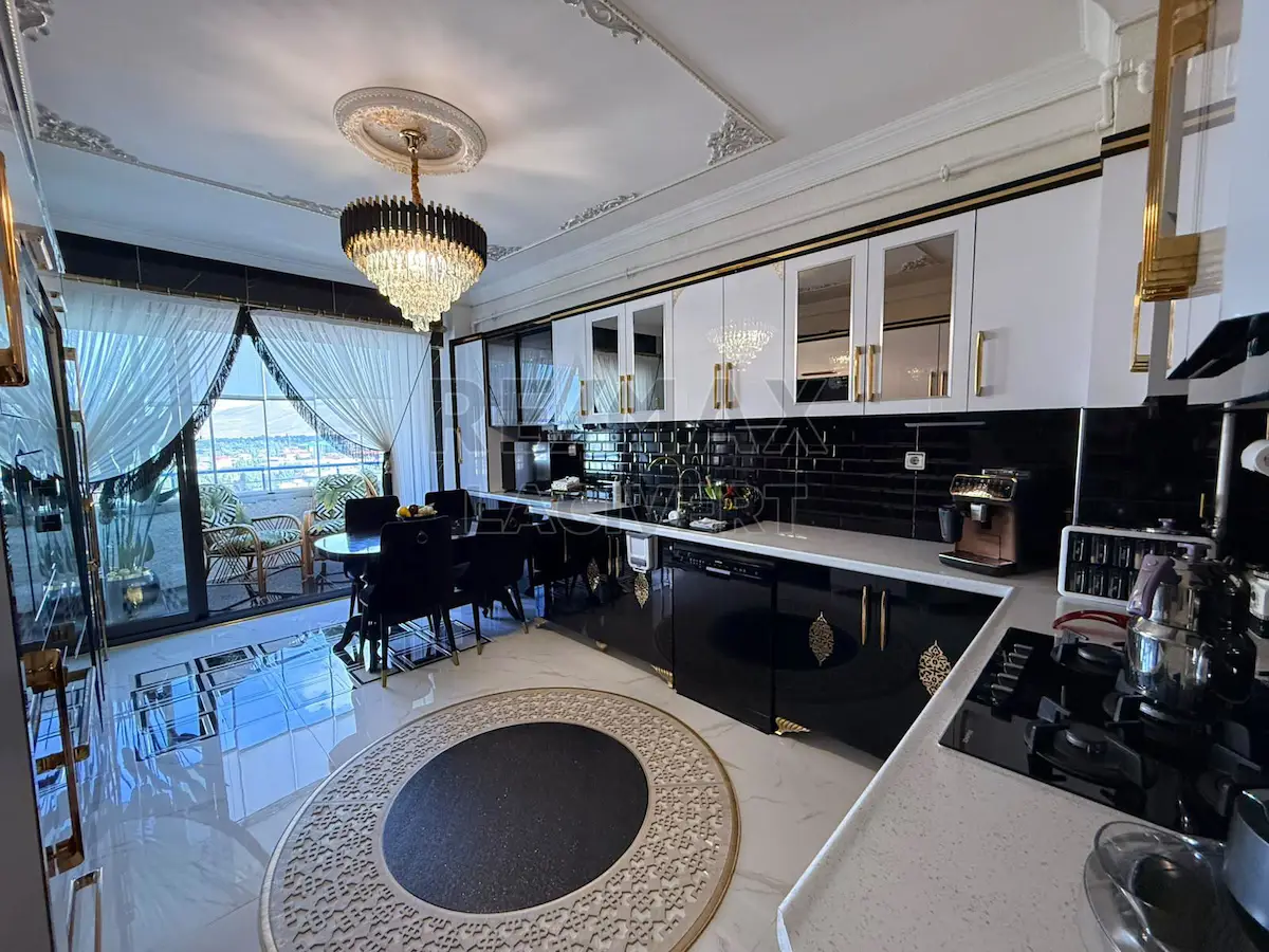 RE/MAX LACİVERT'TEN ŞEHİR MERKEZİ'NDE SATILIK 4+1 DAİRE