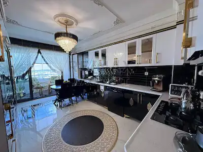 RE/MAX LACİVERT'TEN ŞEHİR MERKEZİ'NDE SATILIK 4+1 DAİRE 