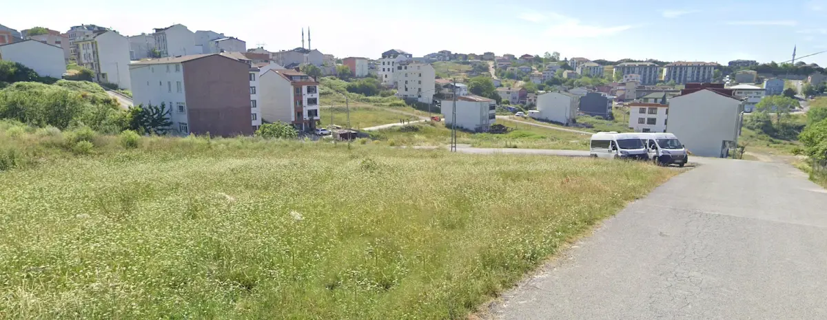 ARNAVUTKÖY'DE KÖŞE PARSEL 3 KAT İMARLI SATILIK ARSA