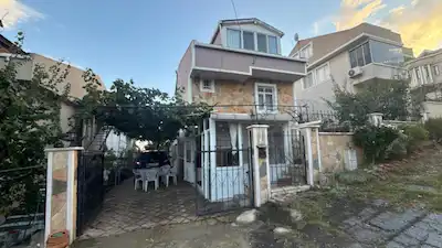 SİLİVRİ GÜMÜŞYAKA'DA 202M² ARSA İÇİNDE SATILIK 3 KATLI MÜSTAKİL