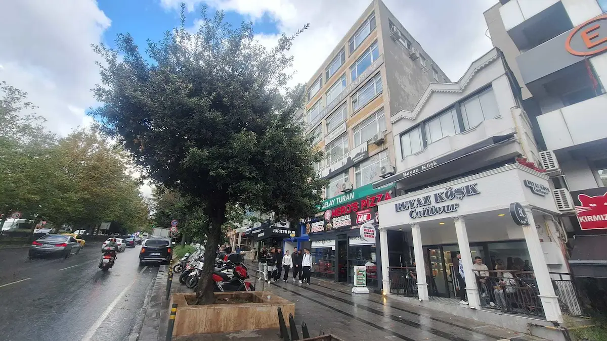 BARBAROS BULVARI’NDA CADDE ÜZERİ | 120 M² NET | LÜKS EŞYALI |  DENİZ MANZARALI  2+1 