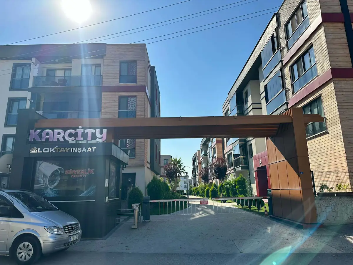 KARTEPE KARCITY SİTESİ'NDE 1+1 SATILIK DAİRE
