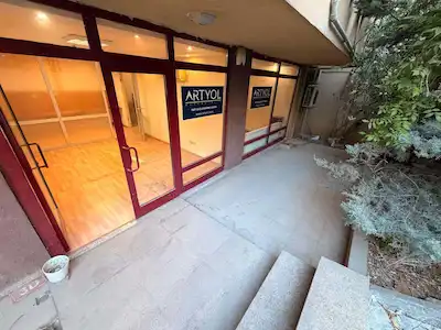 KOZYATAĞI SİTAŞ BLOKLARI'NDA GIRIŞ KAT 120 M² NET KULLANIMLI PRESTIJLI BÜRO & OFIS