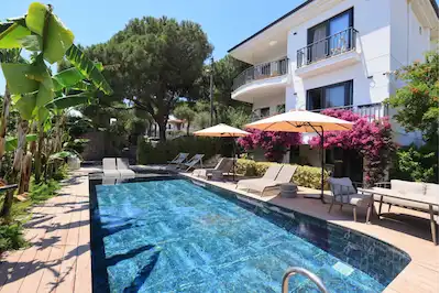 AYVALIK CUNDA ADASI’NDA SATILIK BUTİK OTEL