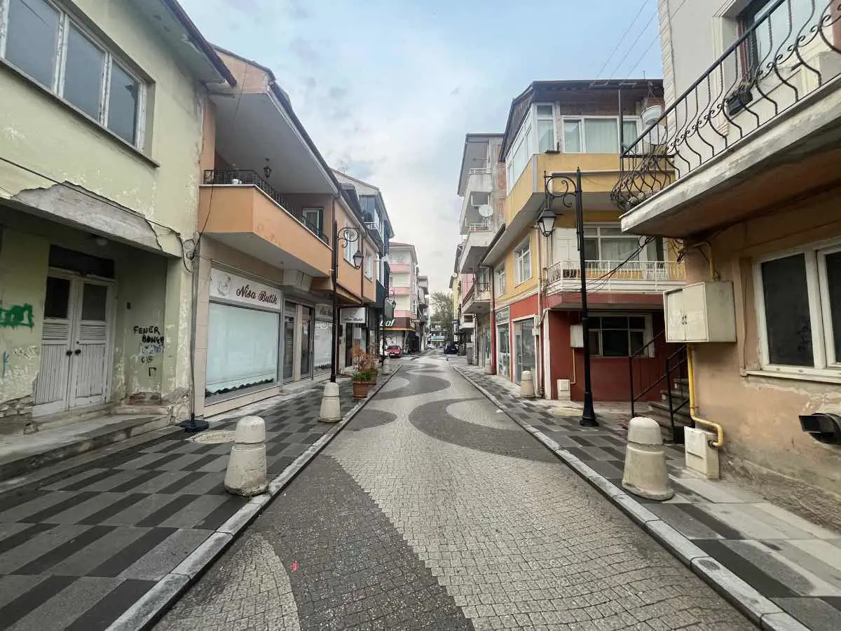 REMAX SOFT BARIŞ BAŞOL GEYVE'DE SATILIK KOMPLE YENİLENMİŞ OFİS