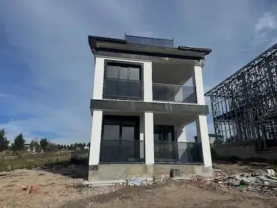 MAVININ VE KONFORUN BULUŞTUĞU NOKTA: KARABIGA’DA DENIZ MANZARALI VILLA