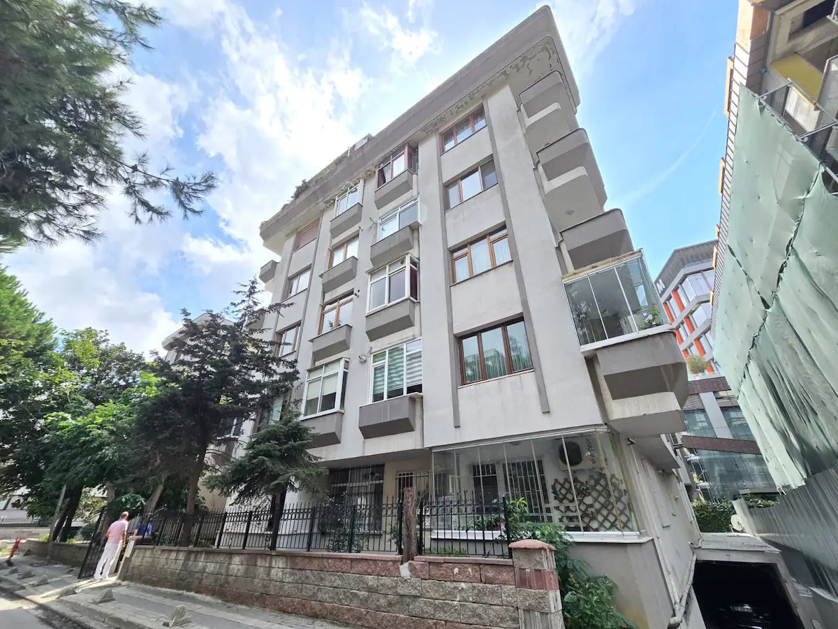 REMAX'DAN ÜSKÜDAR ALTUNİZADE'DE BALKONLU | KAPALI OTOPARKLI 3+1