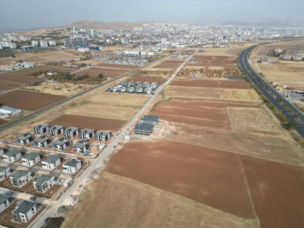 REMAX DOĞU'DAN HARİKA KONUMDA SATILIK ARSA