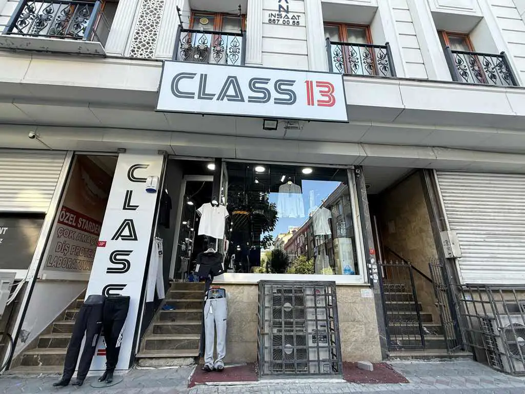 DEVREN KIRALIK ERKEK GIYIM MAĞAZASI IŞLEK CADDE ÜZERI