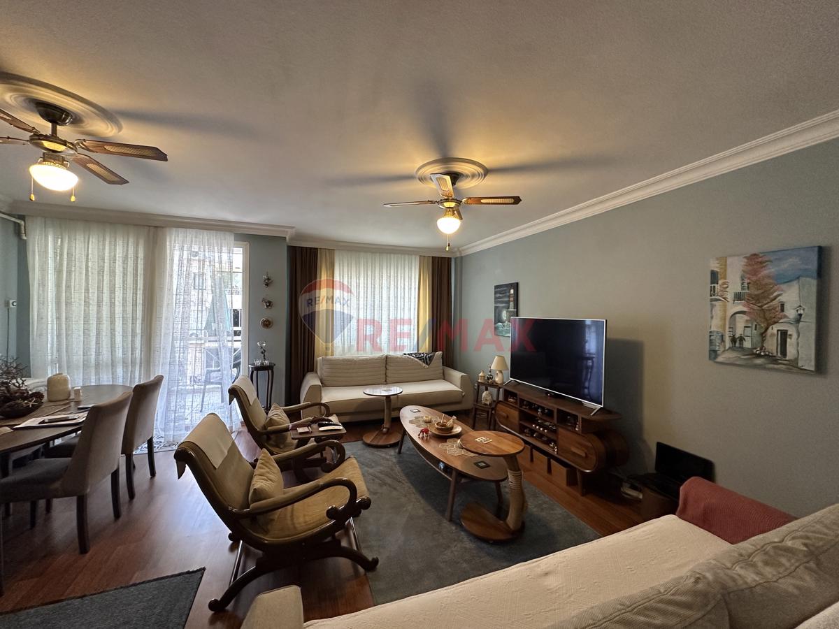 Karşıyaka Bahçelievler'de Mükemmel Konumda Satılık 3+1 Daire