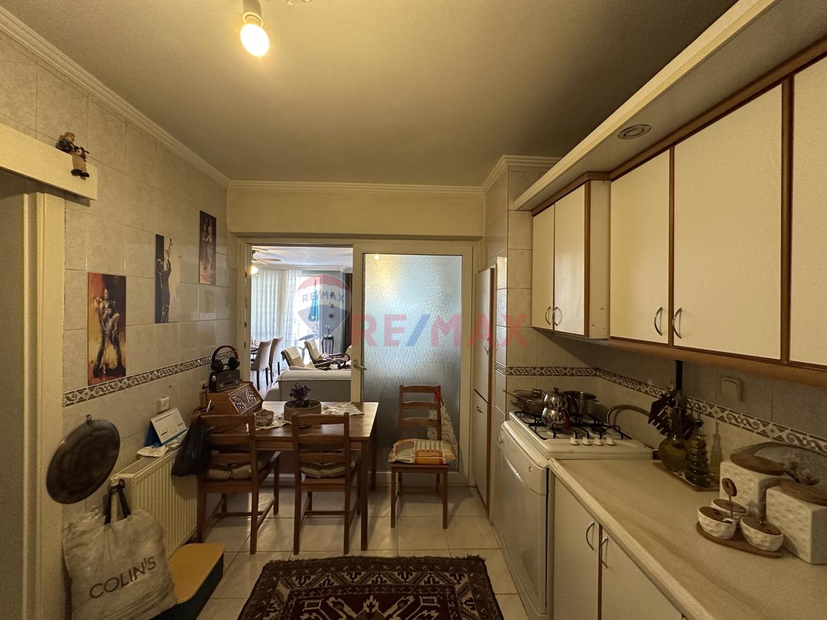 Karşıyaka Bahçelievler'de Mükemmel Konumda Satılık 3+1 Daire