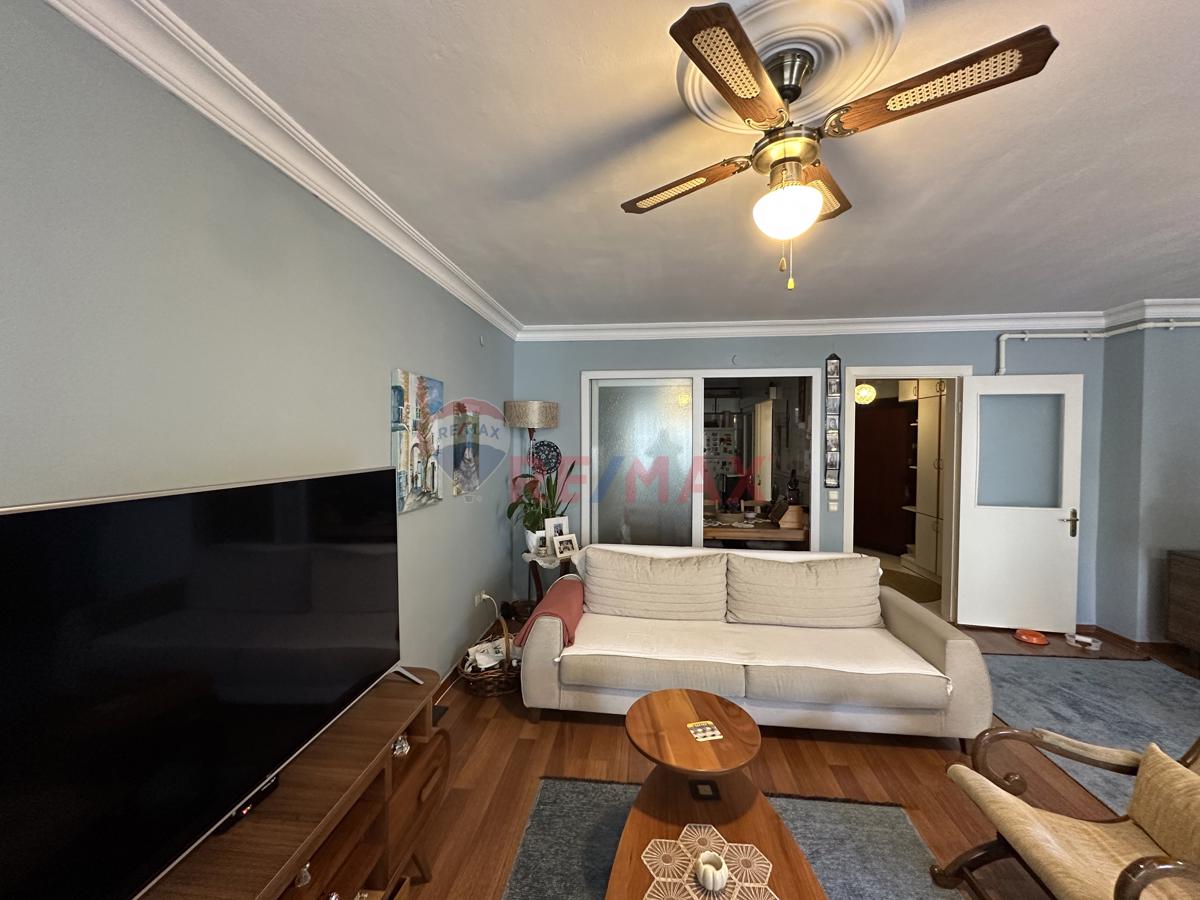 Karşıyaka Bahçelievler'de Mükemmel Konumda Satılık 3+1 Daire